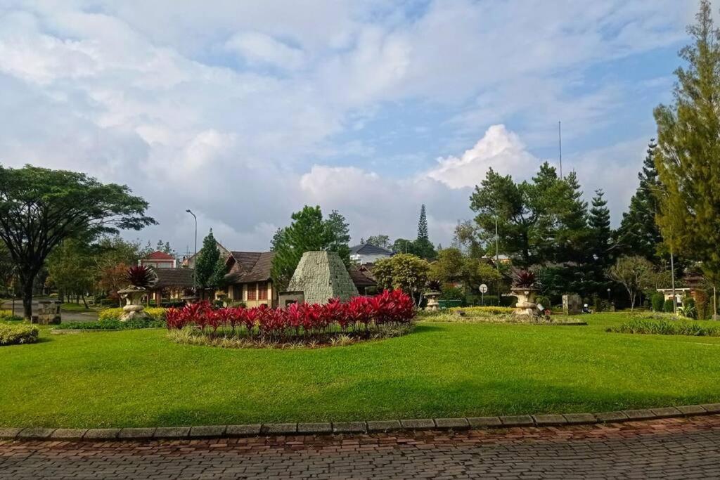 Designer Villa Tokyo Cianjur Luaran gambar