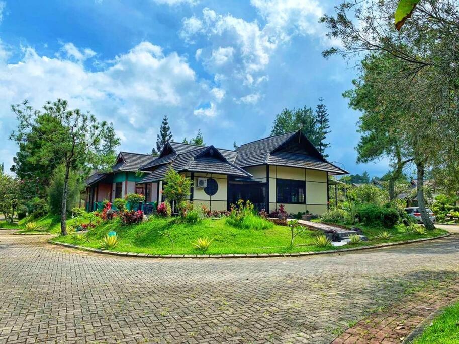 Designer Villa Tokyo Cianjur Luaran gambar