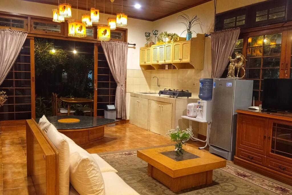 Designer Villa Tokyo Cianjur Luaran gambar