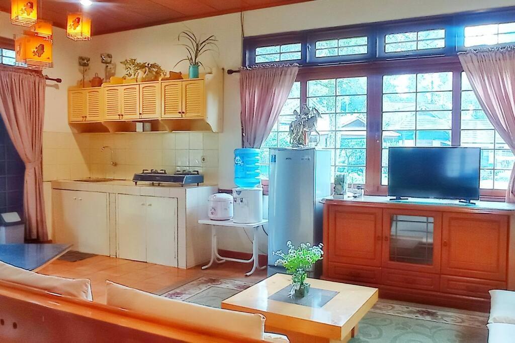 Designer Villa Tokyo Cianjur Luaran gambar