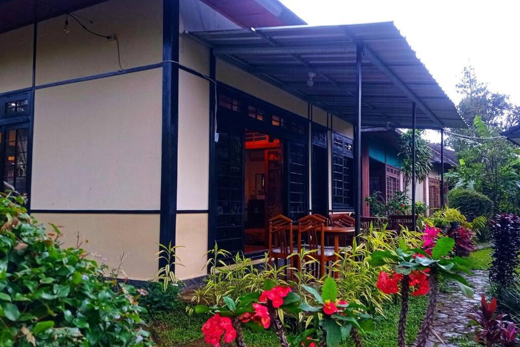 Designer Villa Tokyo Cianjur Luaran gambar