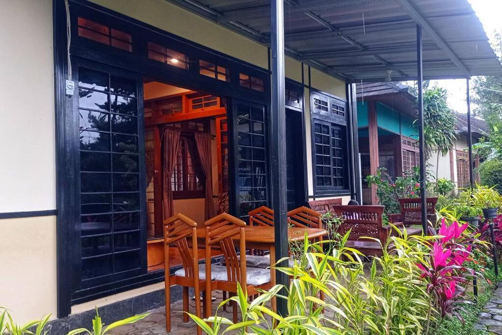 Designer Villa Tokyo Cianjur Luaran gambar
