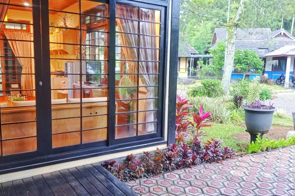 Designer Villa Tokyo Cianjur Luaran gambar