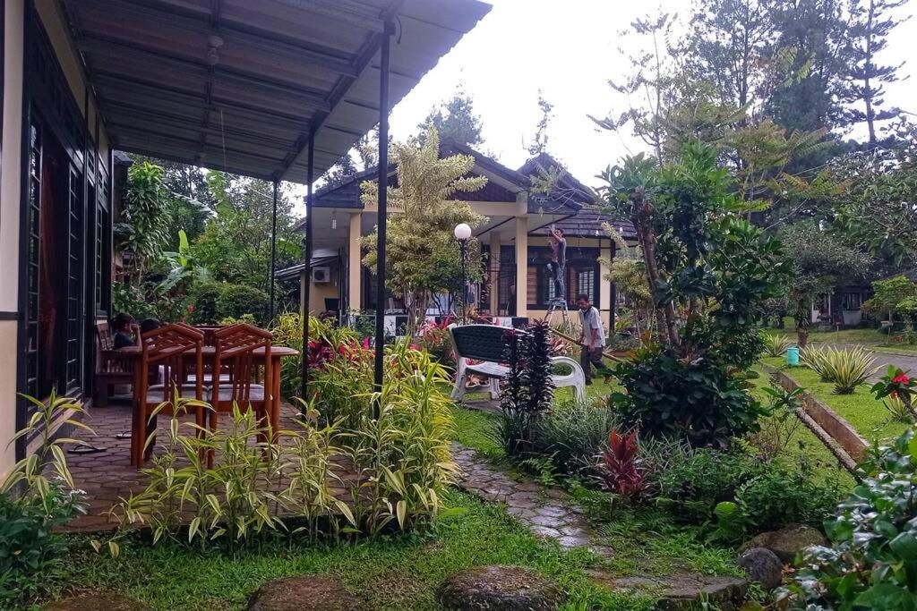 Designer Villa Tokyo Cianjur Luaran gambar