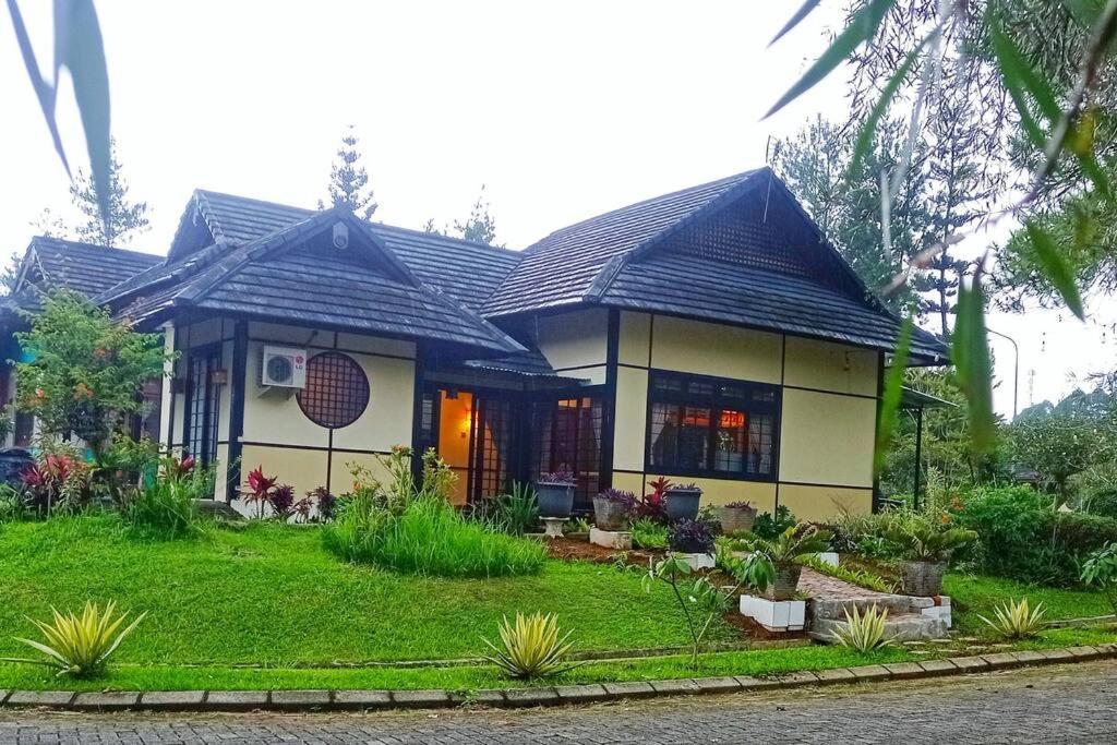 Designer Villa Tokyo Cianjur Luaran gambar